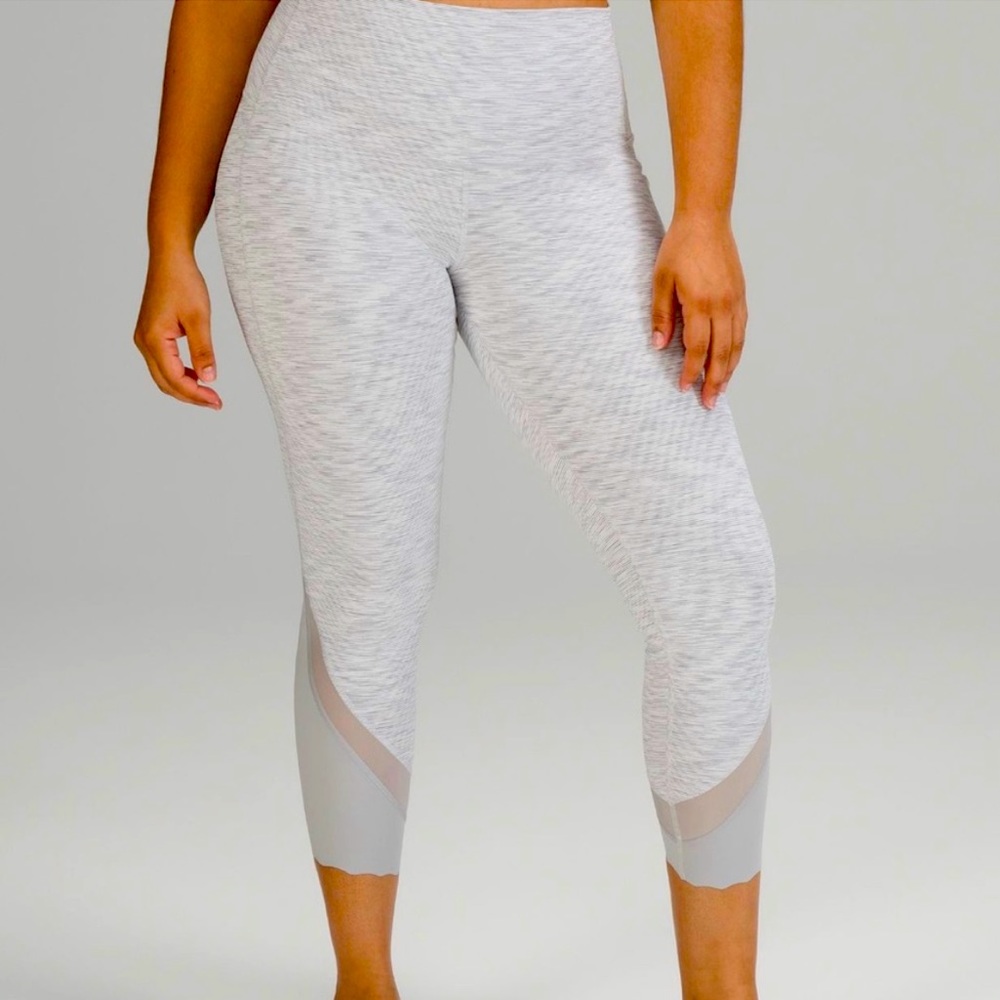 🩶NWOT Lululemon 23” Hi Rise Scalloped Hem Full On Luxtreme🩶